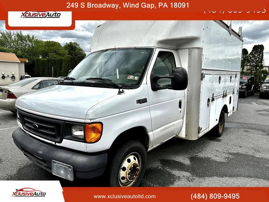 Used 2005 Ford E-350 and Econoline 350 Super Duty RWD image 1