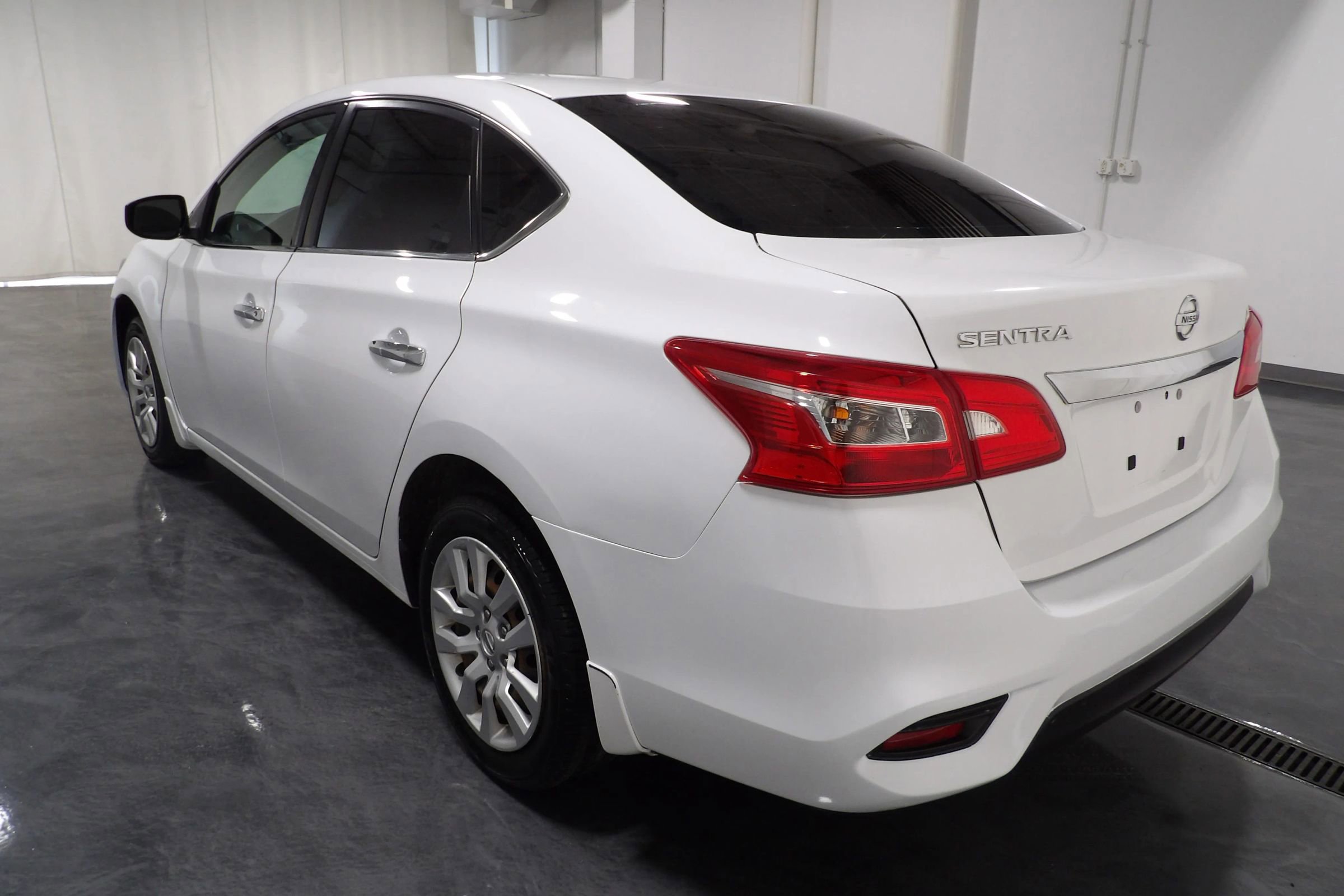 Used 2017 Nissan Sentra S image 5