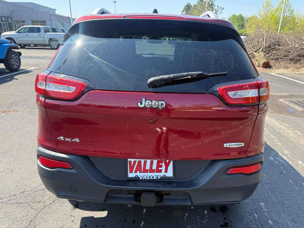 Used 2017 Jeep Cherokee Latitude w/ Cold Weather Group AWD/4WD image 6