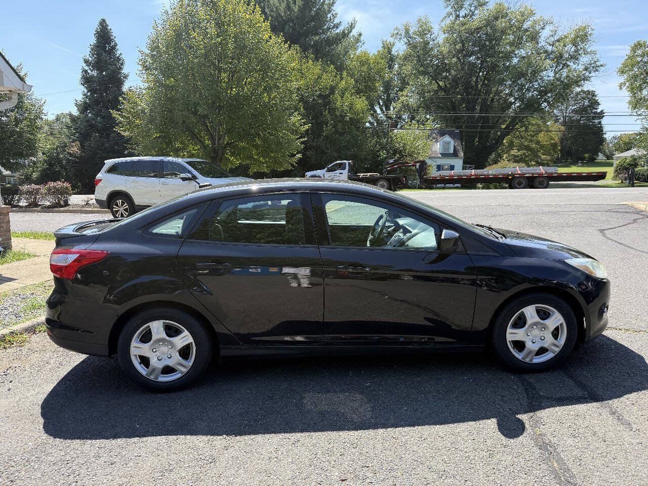 Used 2012 Ford Focus SE w/ Interior Protection Pkg FWD image 7