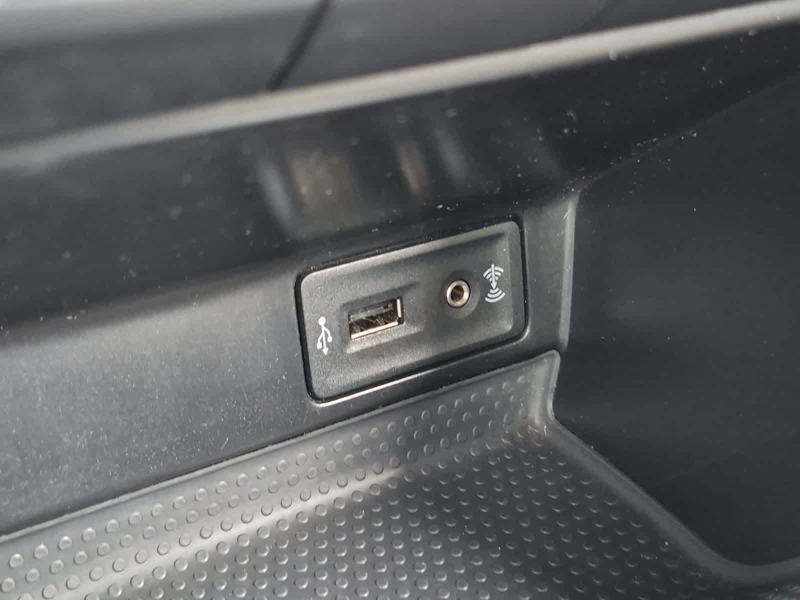 Used 2019 Volkswagen Beetle 2.0T SE FWD image 32