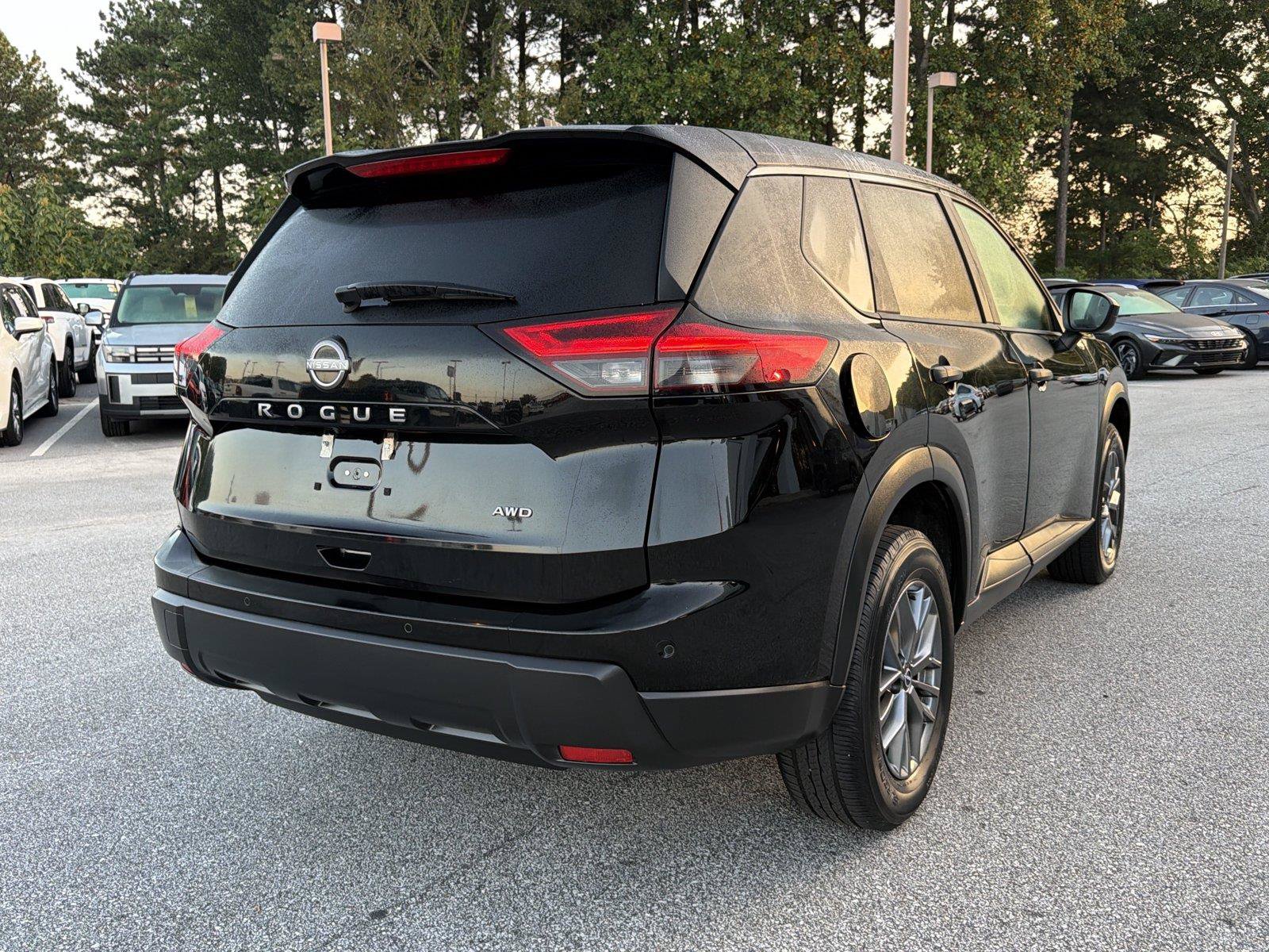 Used 2024 Nissan Rogue S AWD/4WD image 5