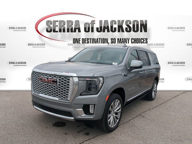 Used 2023 GMC Yukon XL Denali w/ Denali Reserve Package image 5