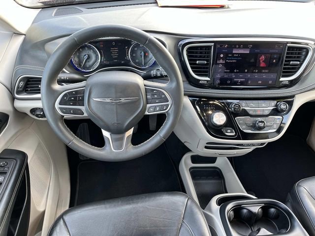Used 2022 Chrysler Pacifica Touring-L image 12