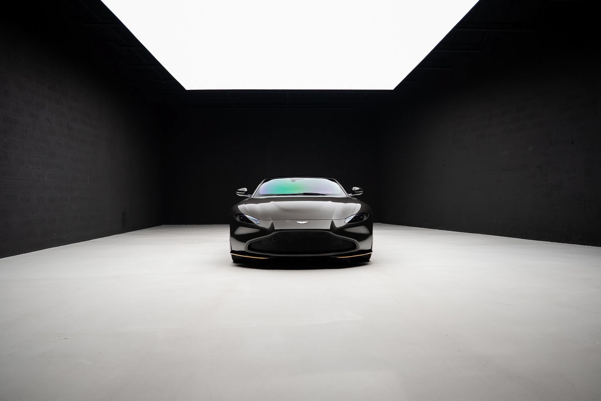 Used 2022 Aston Martin V8 Vantage Coupe RWD image 92