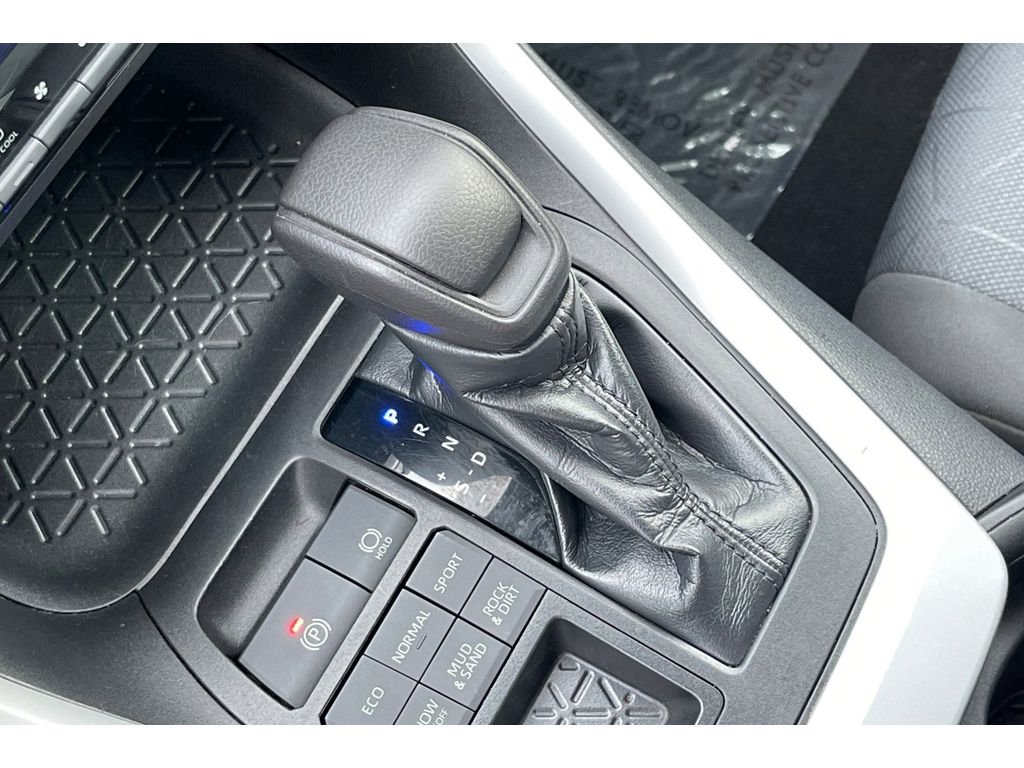 Used 2021 Toyota RAV4 XLE w/ Carpet Mat Package (TMS) image 32