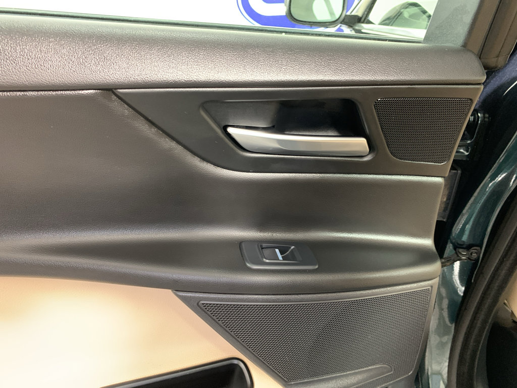 Used 2017 Jaguar XE Prestige image 32