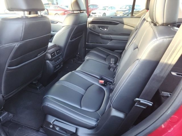Used 2023 Honda Pilot Touring image 12