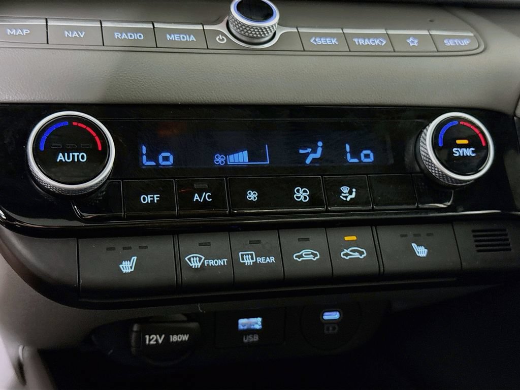 Certified 2025 Hyundai Elantra SEL FWD image 10