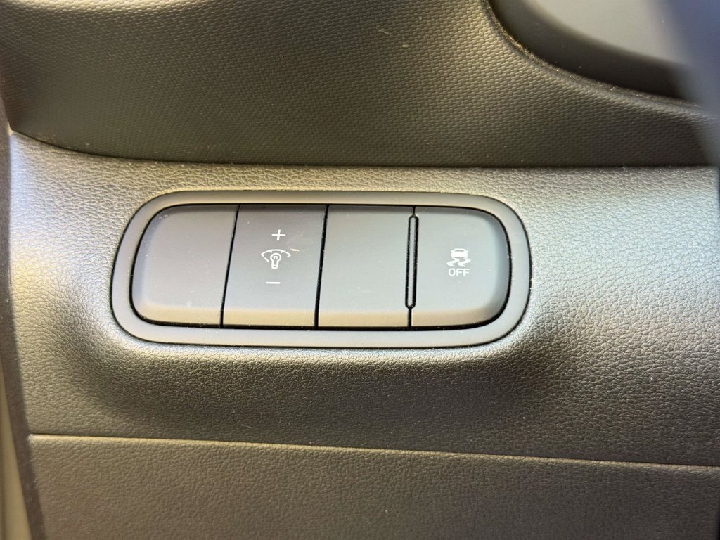 Certified 2023 Hyundai Venue Limited w/ Cargo Package FWD image 19