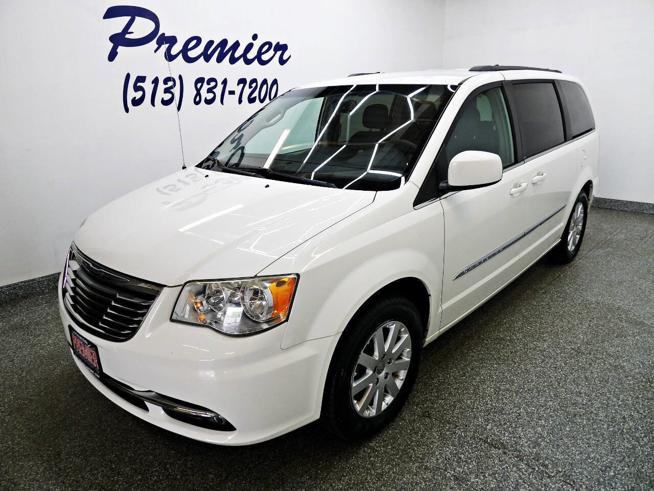 Used 2013 Chrysler Town & Country Touring FWD image 1