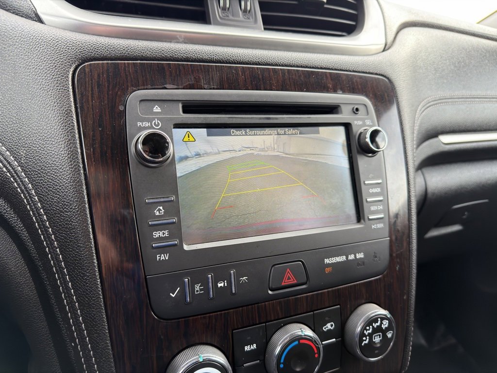 Used 2017 Chevrolet Traverse LT w/ Style and Technology Package image 32