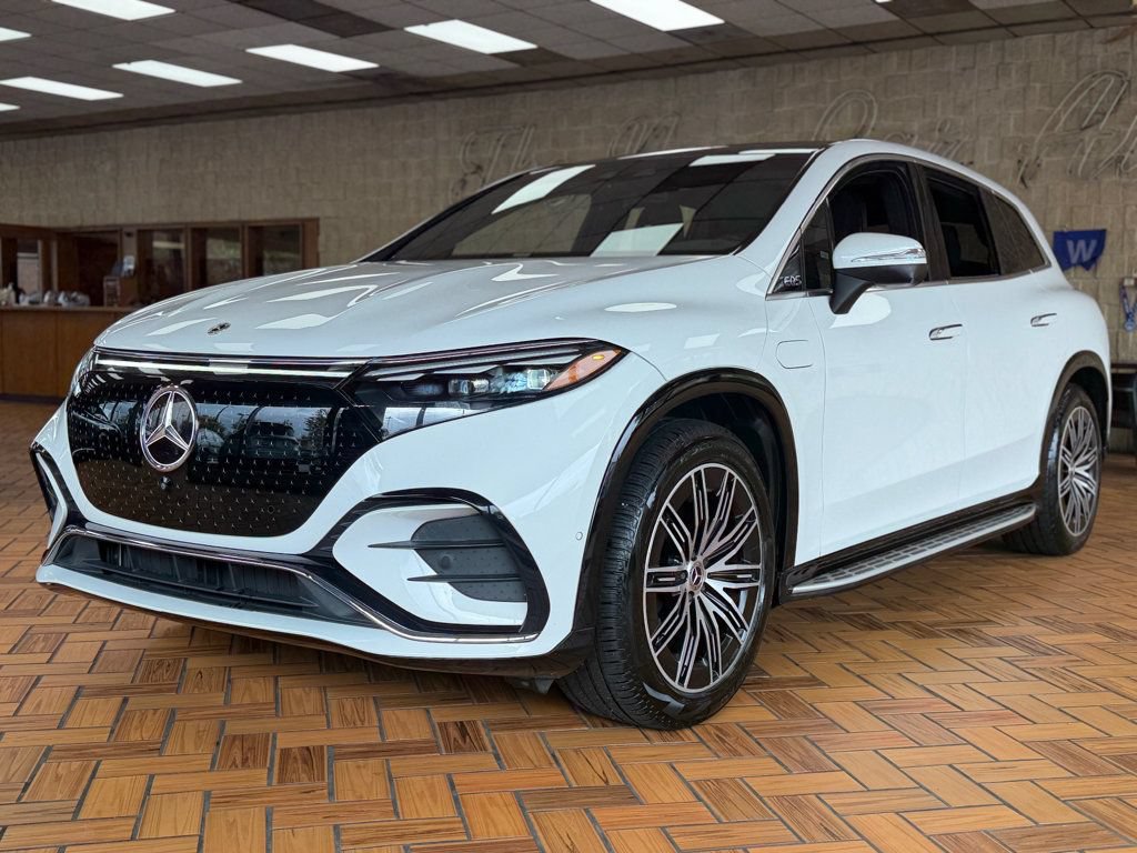 Used 2023 Mercedes-Benz EQS 580 4MATIC SUV image 4