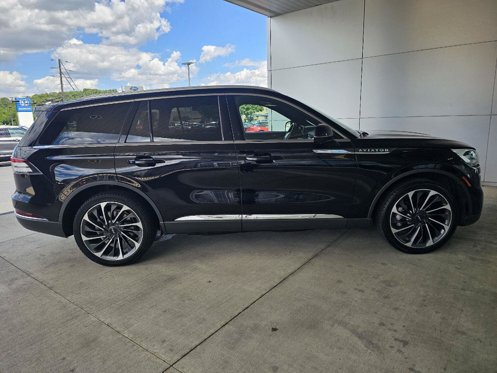 Used 2021 Lincoln Aviator Reserve w/ Equipment Group 201A AWD/4WD image 6