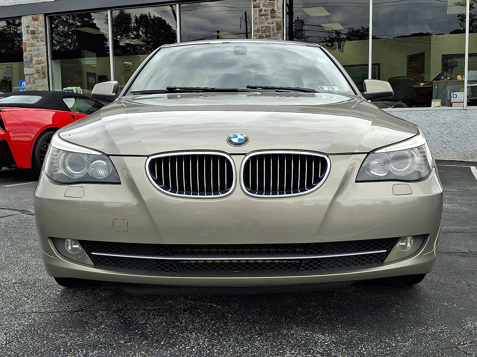 Used 2010 BMW 528i xDrive Sedan AWD/4WD image 2