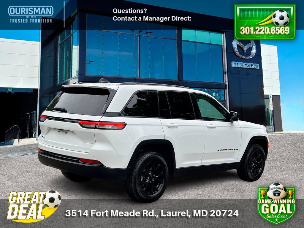Used 2025 Jeep Grand Cherokee Altitude AWD/4WD image 3