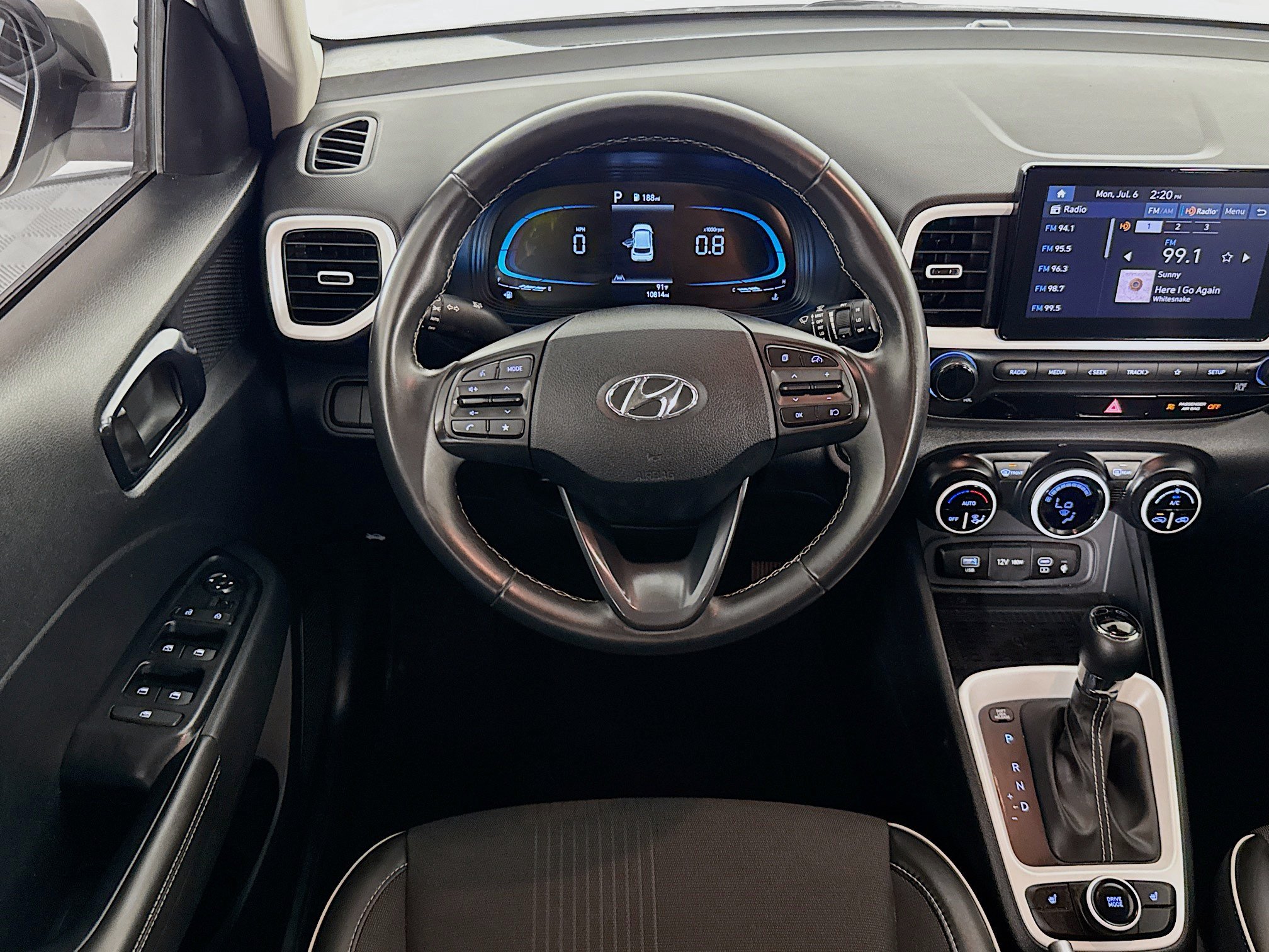 Used 2026 Hyundai Venue SEL FWD image 15
