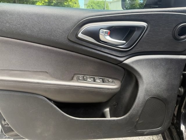 Used 2015 Chrysler 200 Limited w/ Convenience Group FWD image 11