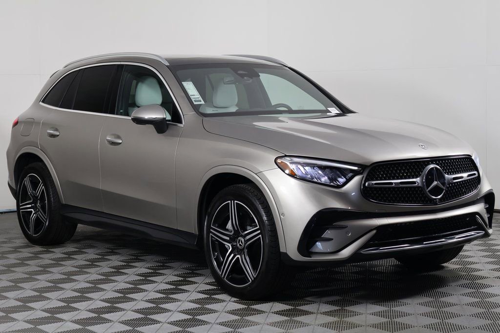 Used 2023 Mercedes-Benz GLC 300 image 3