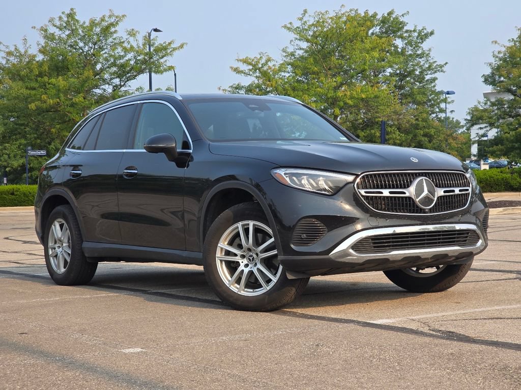 Used 2023 Mercedes-Benz GLC 300 4MATIC image 2