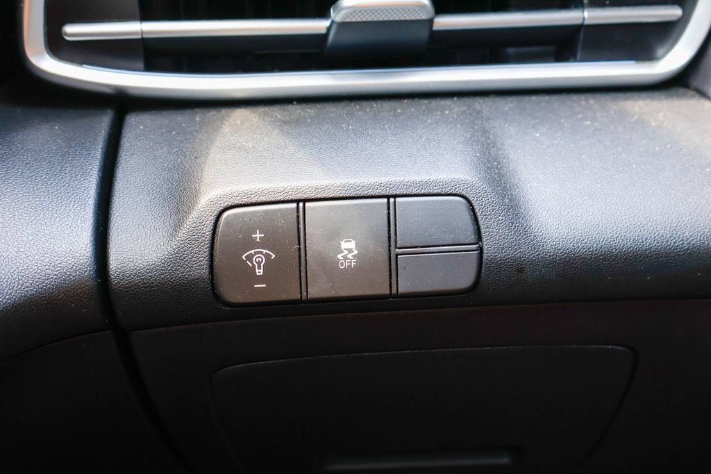 Used 2024 Hyundai Elantra SEL FWD image 17