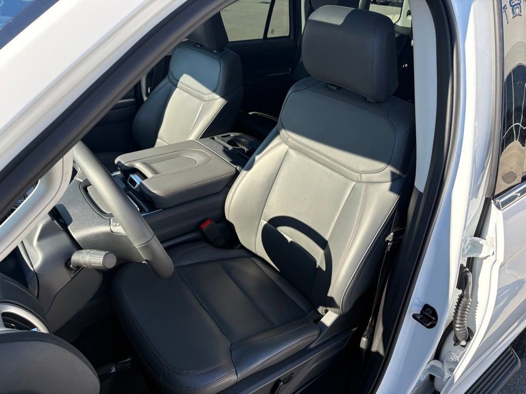 Certified 2025 Ford Expedition Active image 11