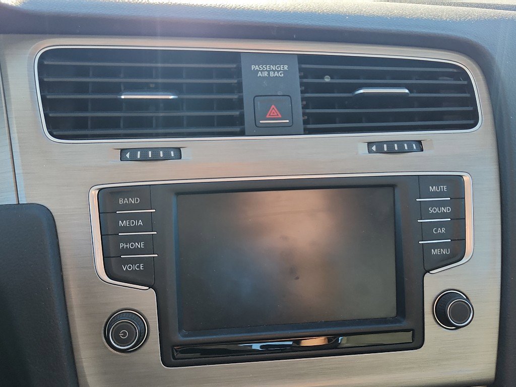 Used 2016 Volkswagen Golf S image 20