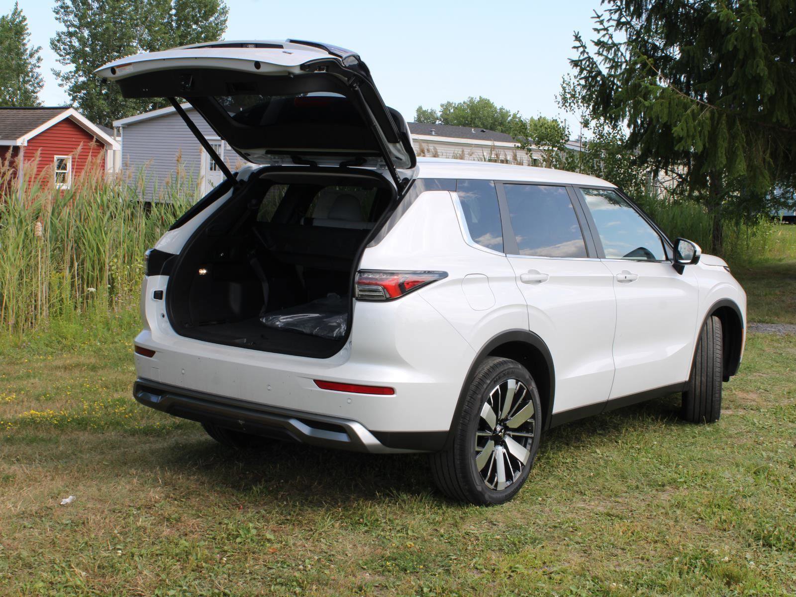 New 2025 Mitsubishi Outlander SE image 10