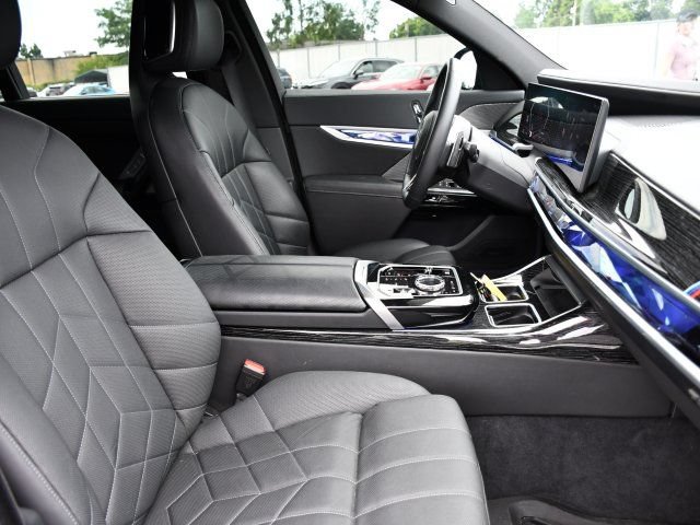 Used 2025 BMW 740i xDrive w/ Executive Package AWD/4WD image 36