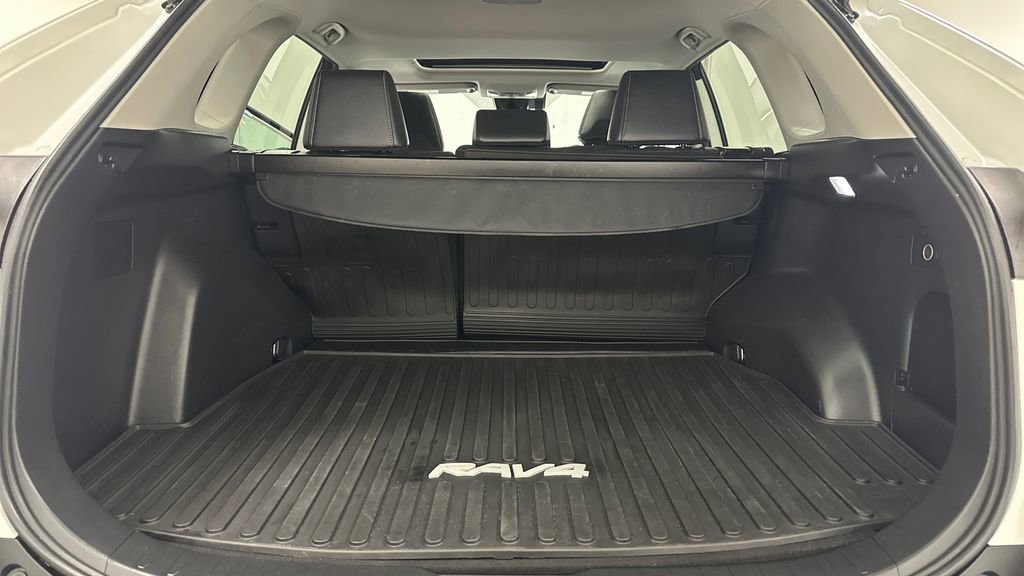 Used 2022 Toyota RAV4 XLE Premium AWD/4WD image 13