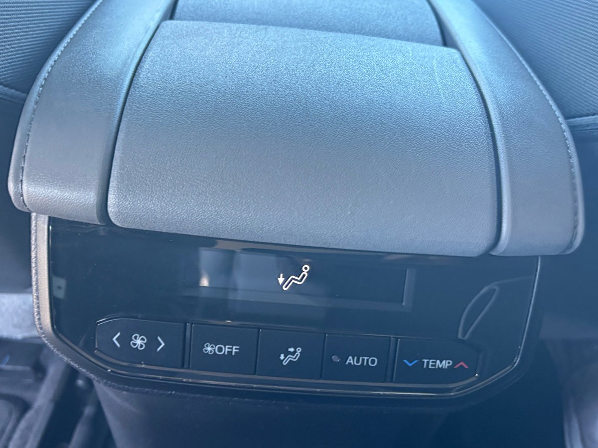 Used 2023 Toyota Highlander LE image 13