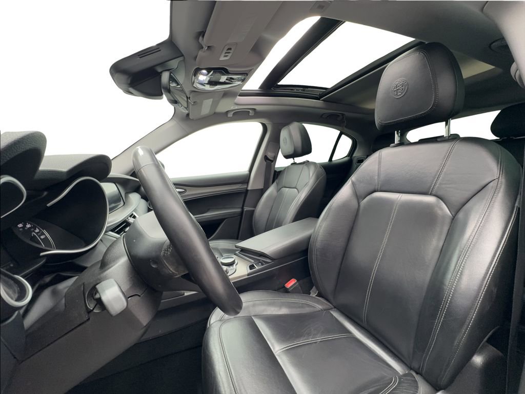 Used 2019 Alfa Romeo Stelvio Ti w/ Nero Edizione image 21