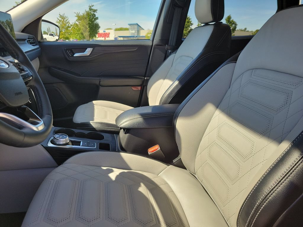 Used 2023 Ford Escape Platinum w/ Premium Technology Package AWD/4WD image 20