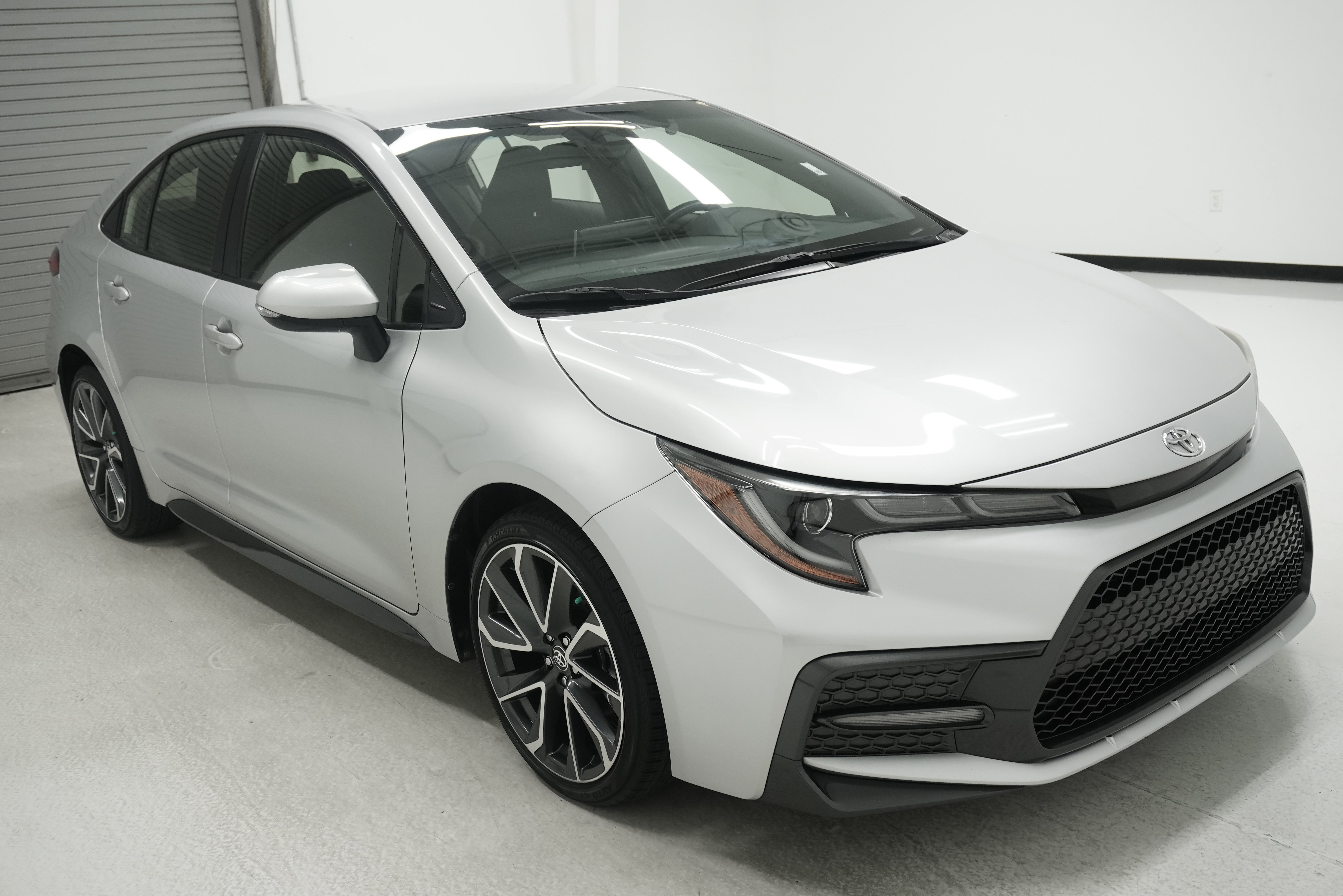 Used 2021 Toyota Corolla SE FWD image 3