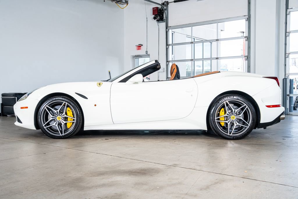 Used 2016 Ferrari California T image 9