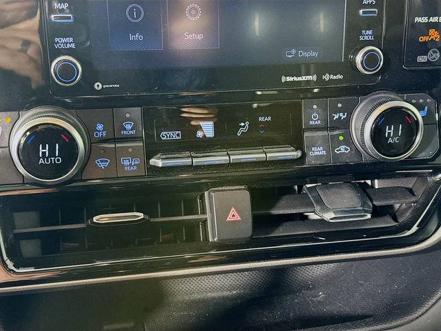 Used 2022 Toyota Highlander XLE image 18