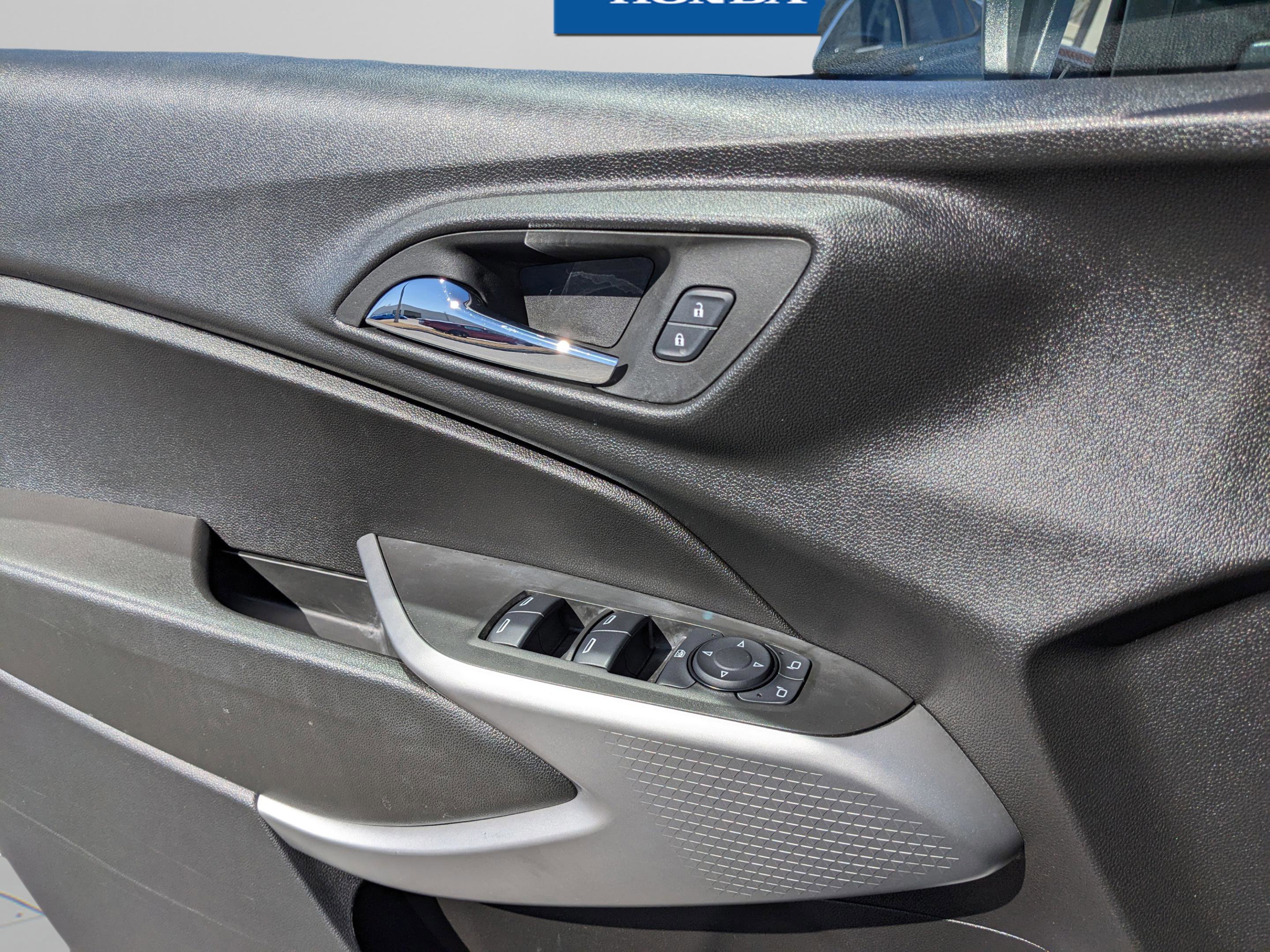 Used 2024 Chevrolet Trax RS image 35