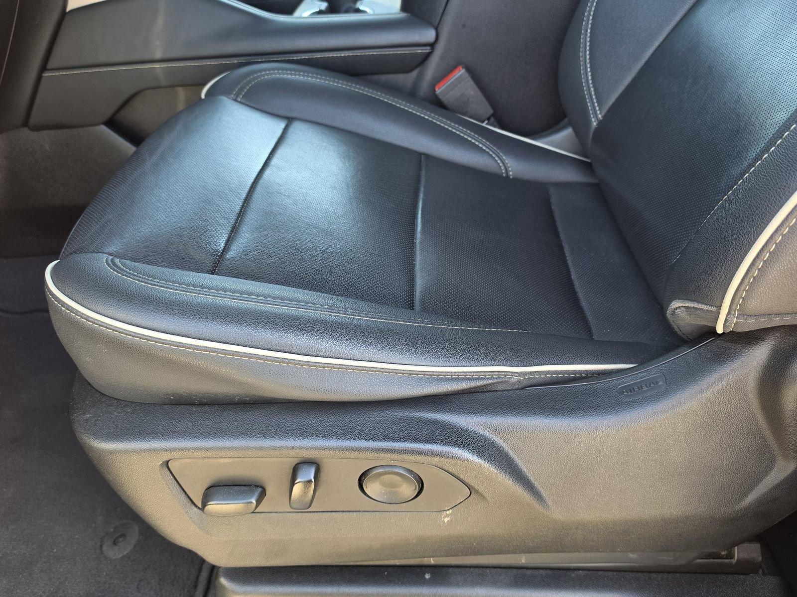 Used 2023 GMC Yukon XL SLT image 12