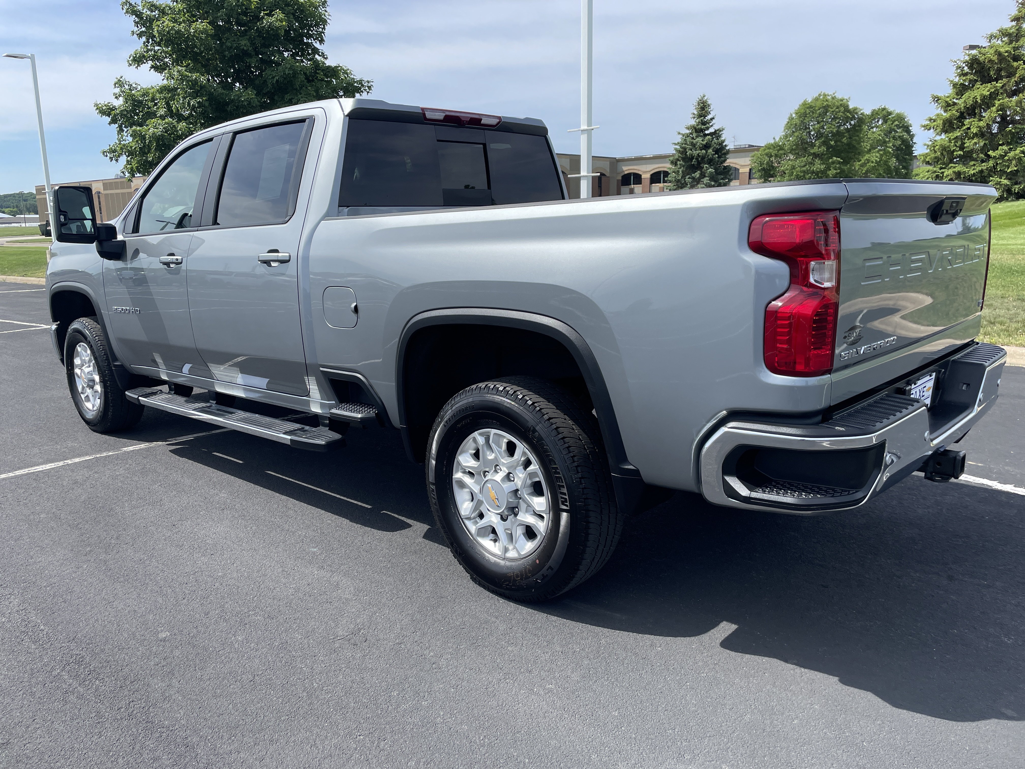 Used 2024 Chevrolet Silverado 2500 LT w/ All Star Edition AWD/4WD image 3