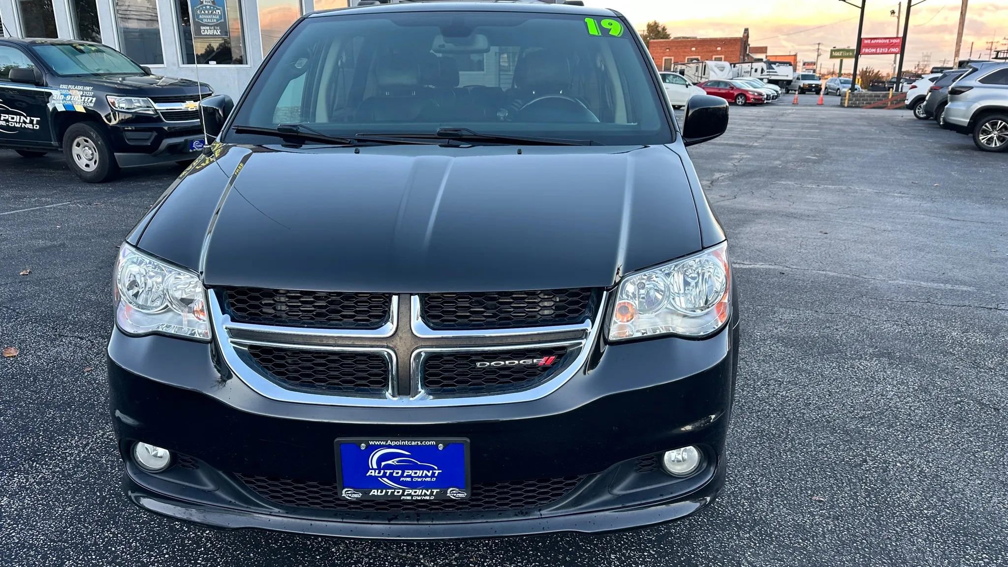 Used 2019 Dodge Grand Caravan SXT image 2