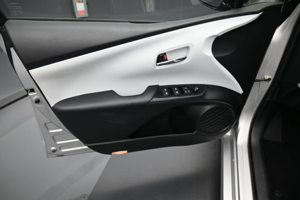 Certified 2018 Toyota Prius Four w/ Advanced Technology Package FWD image 11