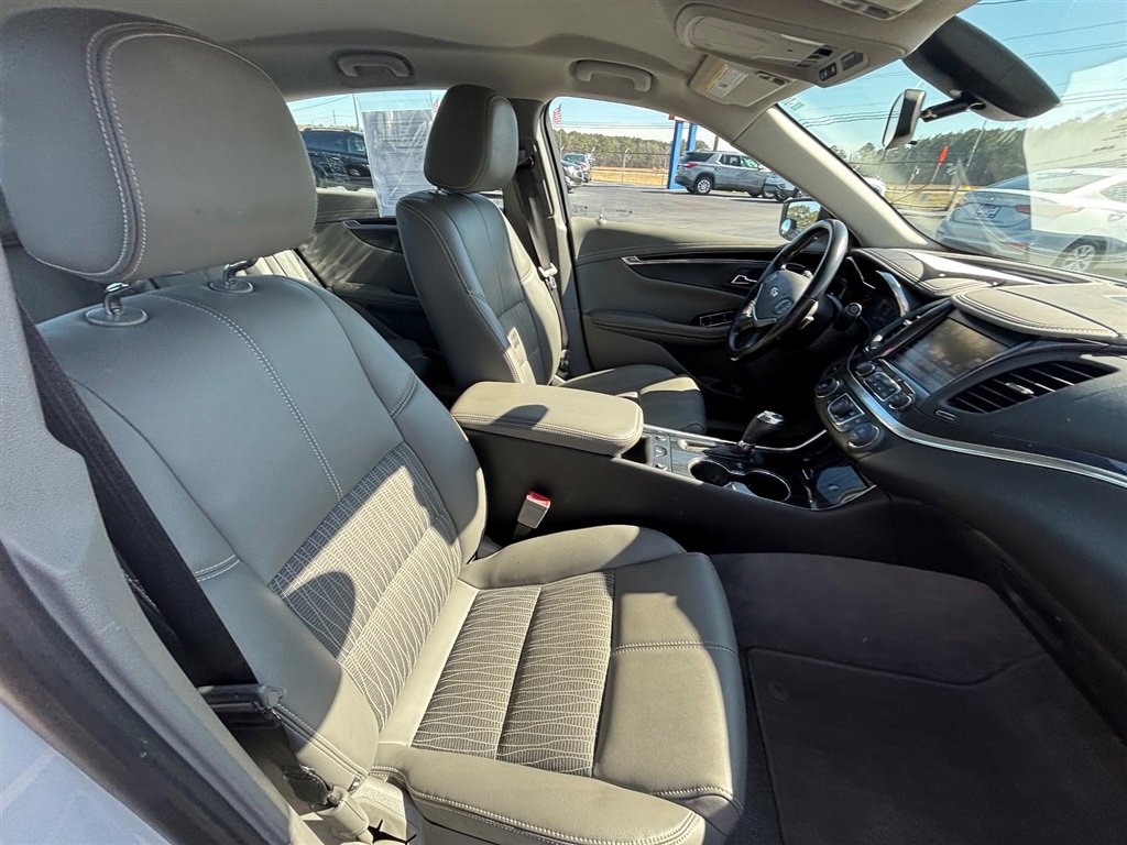 Used 2018 Chevrolet Impala LT FWD image 23