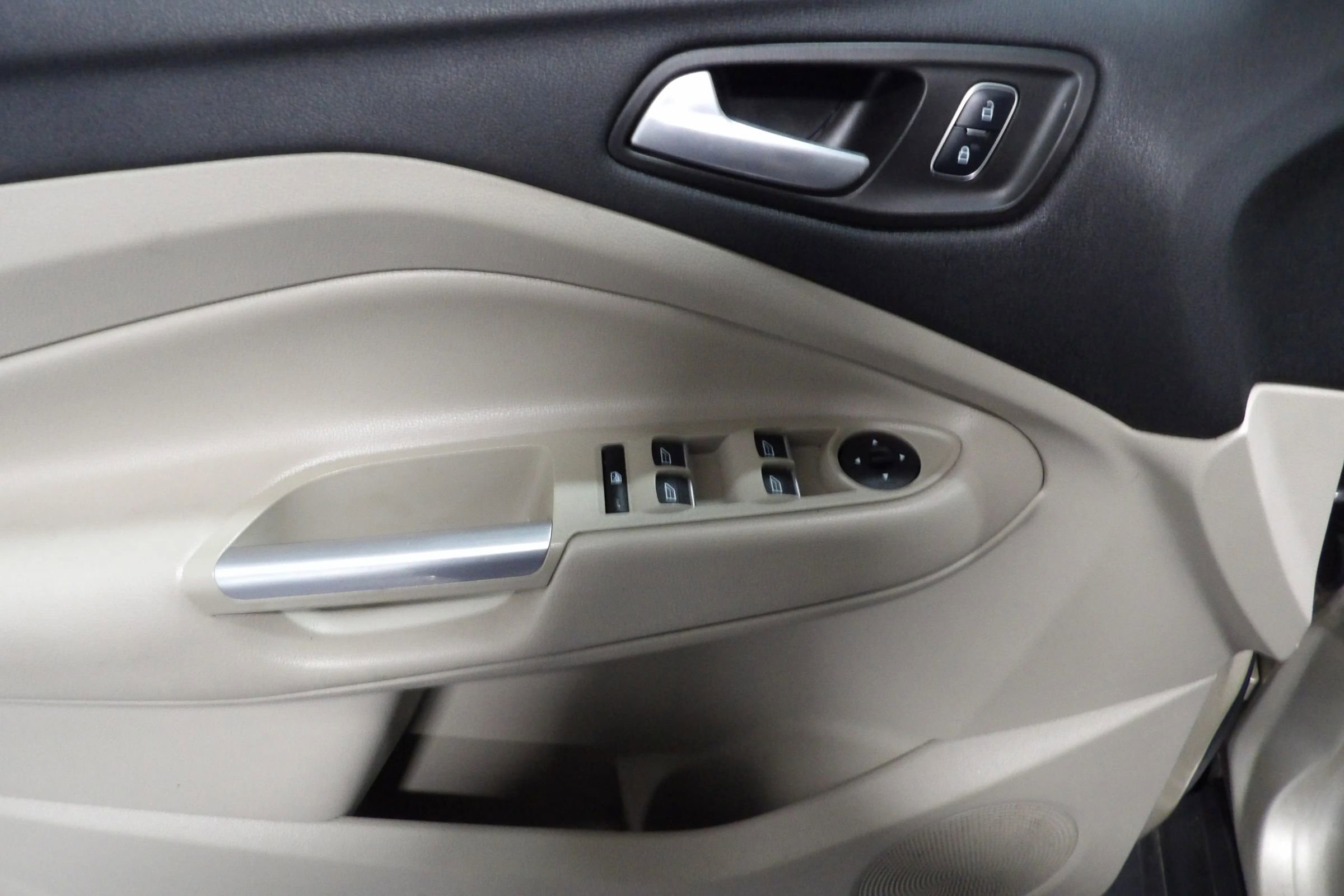 Used 2017 Ford C-MAX Energi SE image 8