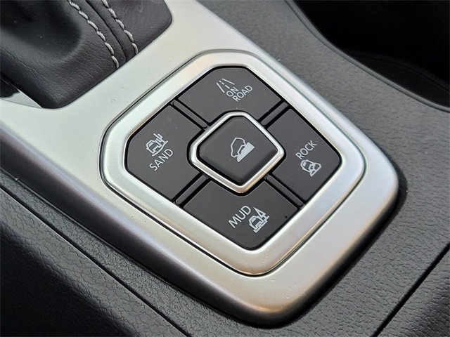 New 2026 Nissan Frontier SV image 18