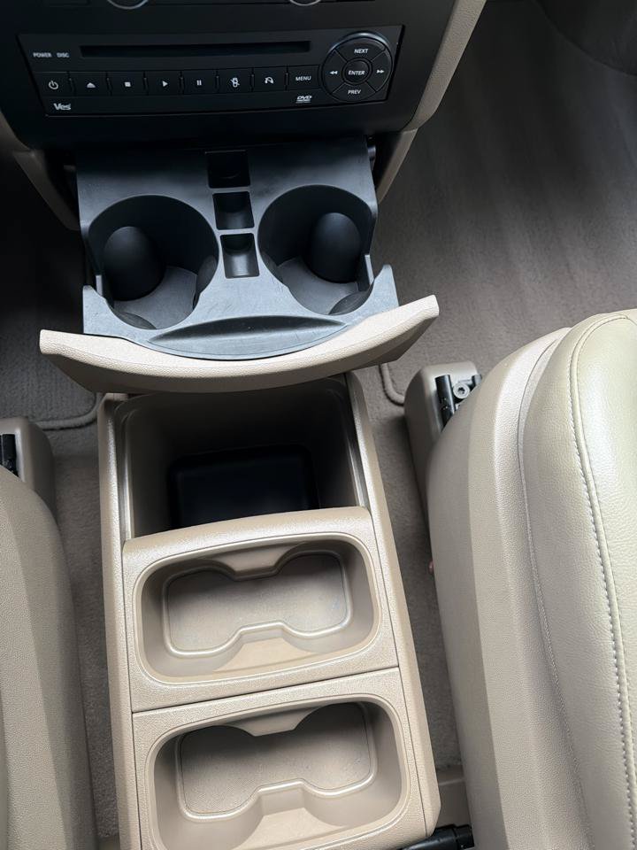 Used 2011 Volkswagen Routan SE FWD image 22