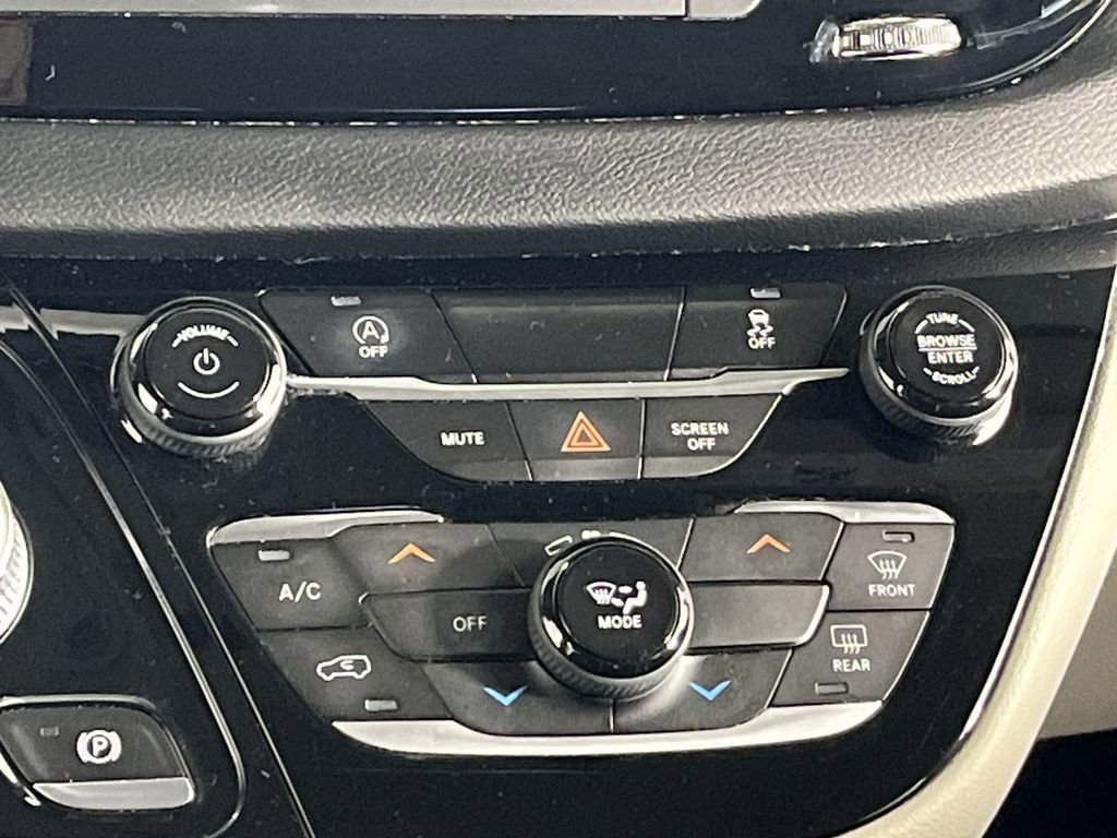 Used 2021 Chrysler Voyager Lxi FWD image 18