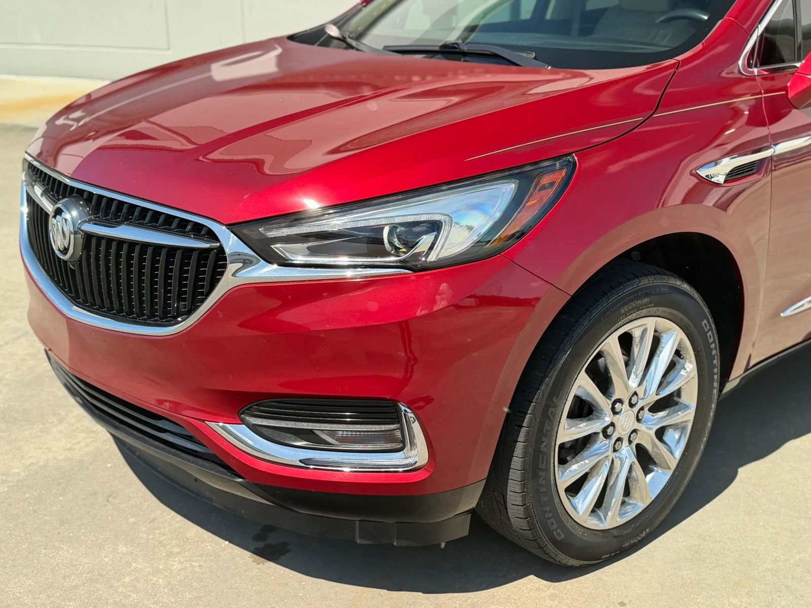 Used 2020 Buick Enclave Essence w/ Sound and Sites Package FWD image 2