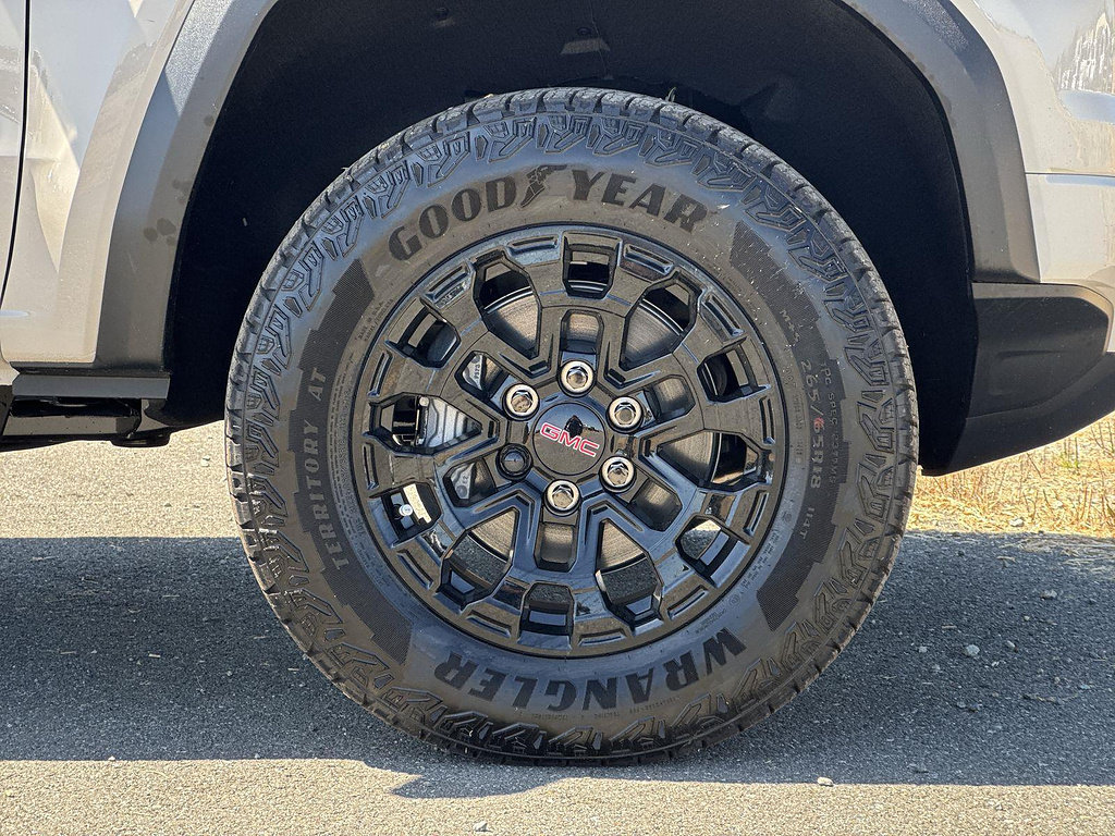 New 2026 GMC Canyon Elevation w/ LPO, Black Badging Package RWD image 28