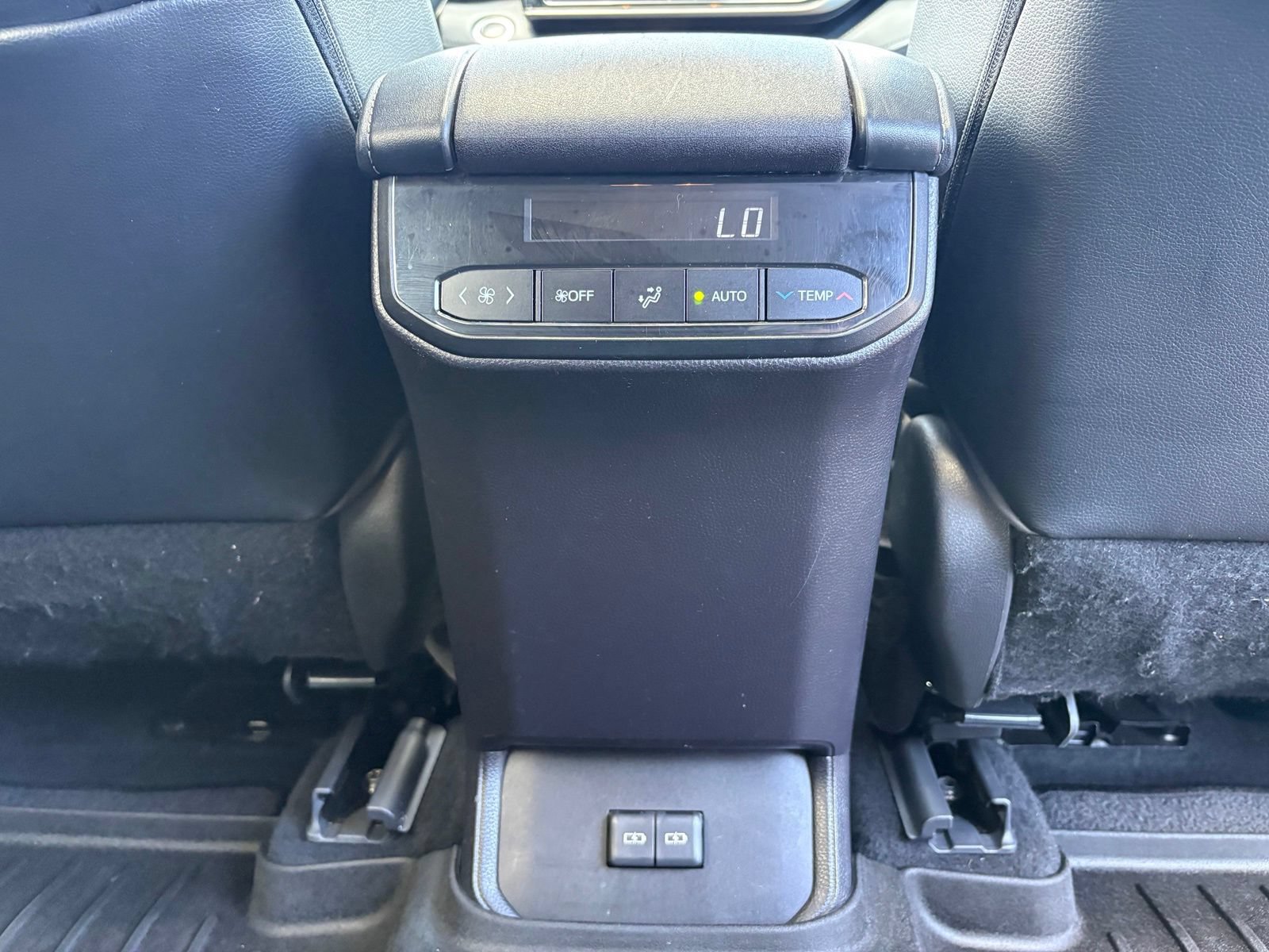 Used 2023 Toyota Highlander XLE AWD/4WD image 31