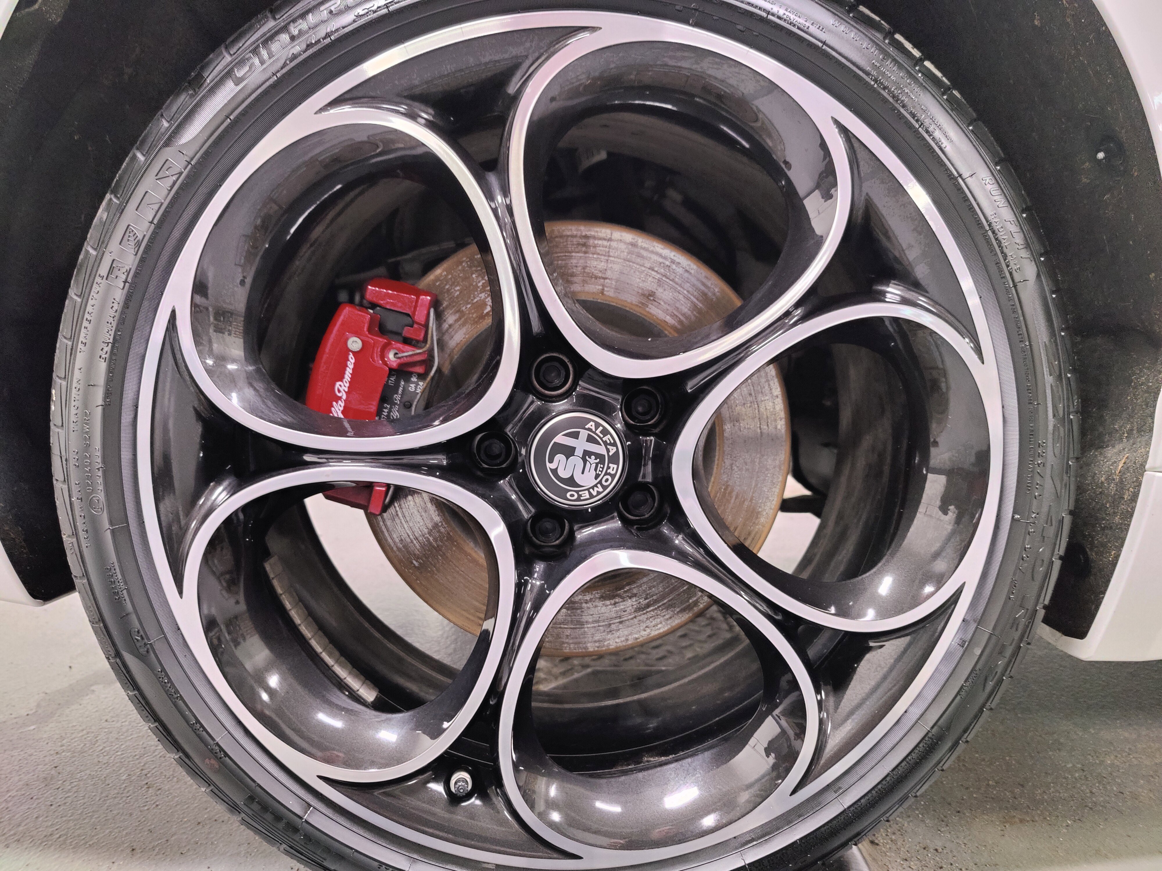 New 2025 Alfa Romeo Giulia AWD w/ Veloce Package AWD image 8